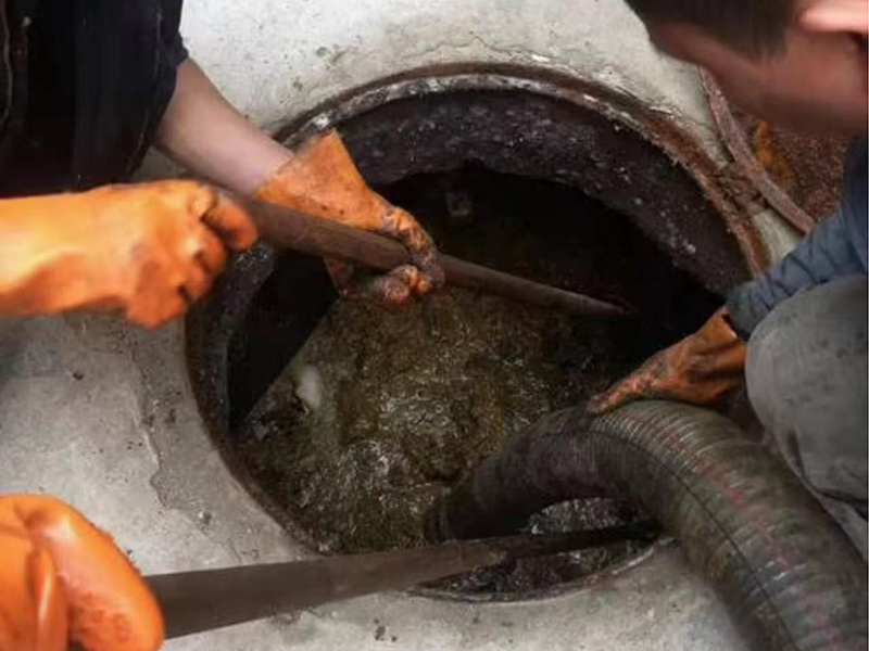 茶山镇清理化粪池时如何避免沼气的危害?